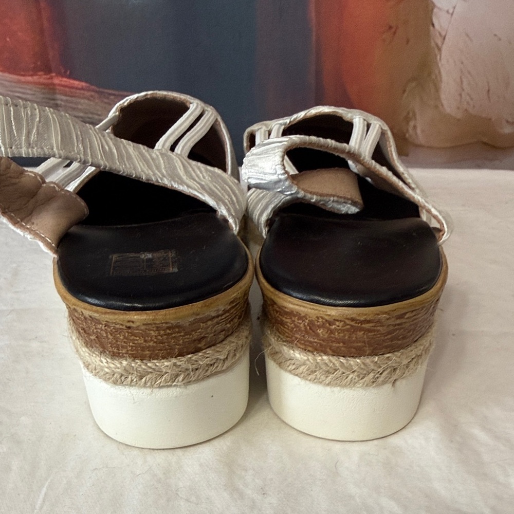 Elegant White Espadrille Wedges - Picture 3 of 6